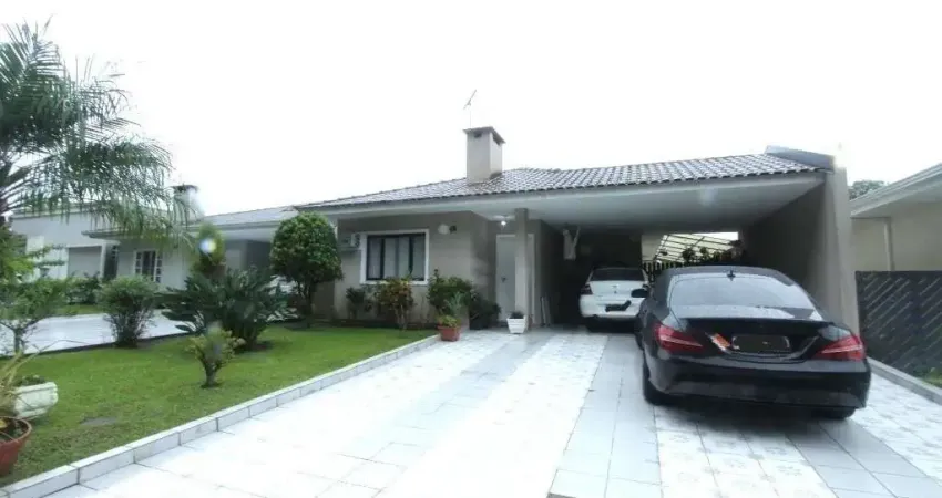 Casa 3 Dormitórios, 1 Suíte, 142 m², à venda por R$ 1.100.000 - Santa Felicidade, Curitiba (PR)