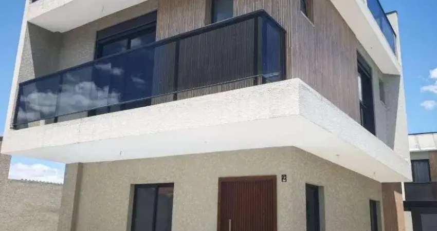 Sobrado com 3 Dormitórios, 3 Suítes, 126 m², à venda por R$ 890.000 - Xaxim, Curitiba (PR)