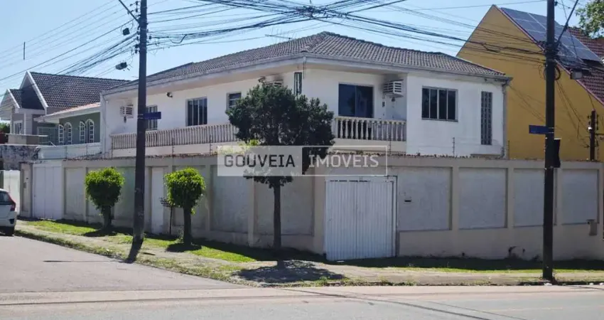 Sobrado com 4 Dormitórios, 1 Suíte, 206 m², à venda por R$ 1.500.000 - Capão Raso, Curitiba (PR)