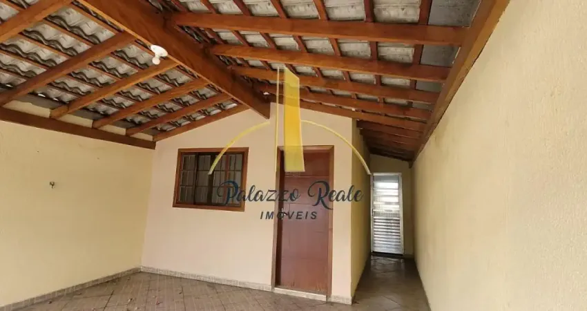 Casa com dois quartos no residencial mombaça,1 suíte e localização estratégica em rua tranquila.