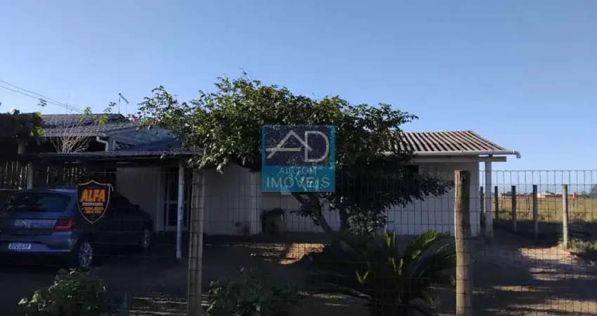 Casa com 2 quartos à venda na Avenida Santa Helena, 530, Centro, Torres