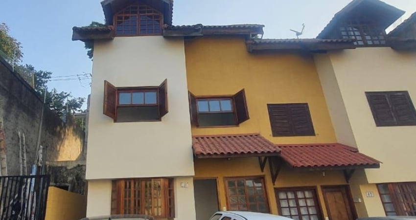 Oportunidade para investir -  Sobrado 4 dorms. (2 suítes) em Cond. Fechado na Vila Rosália