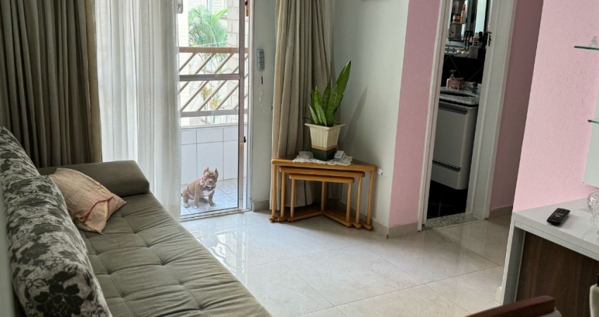 Vende-se apartamento – 58m² - Água Chata