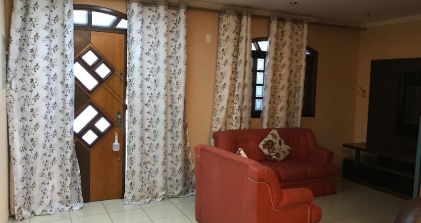 Aluga-se casa 2 dormitórios com 2 vagas de garagem no Jd Santa Francisca