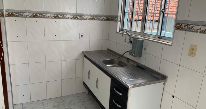 Aluga-se Casa 3 cômodos na Av Tiradentes - Prox. Av Otávio Braga