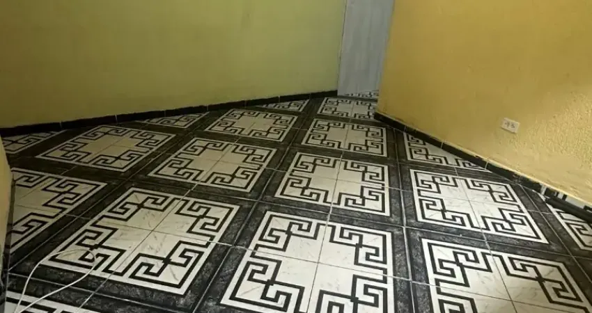 Aluga - se casa com 2 dormitórios sendo 1 suíte no cocaia em guarulhos