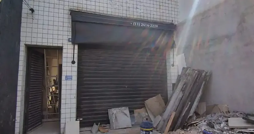 Aluga-se salão comercial na tranquilidade - sendo reformado