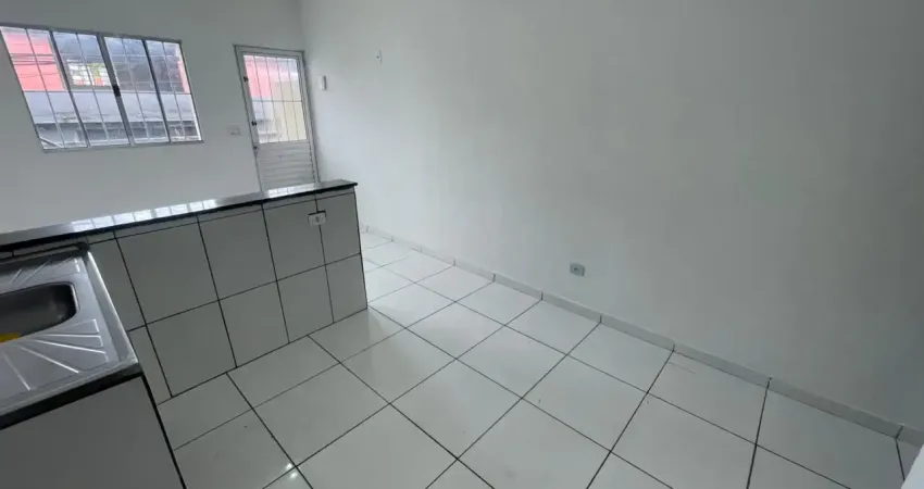 Casa com 2 quartos para alugar na Rua Araranguá, Jardim Jovaia, Guarulhos