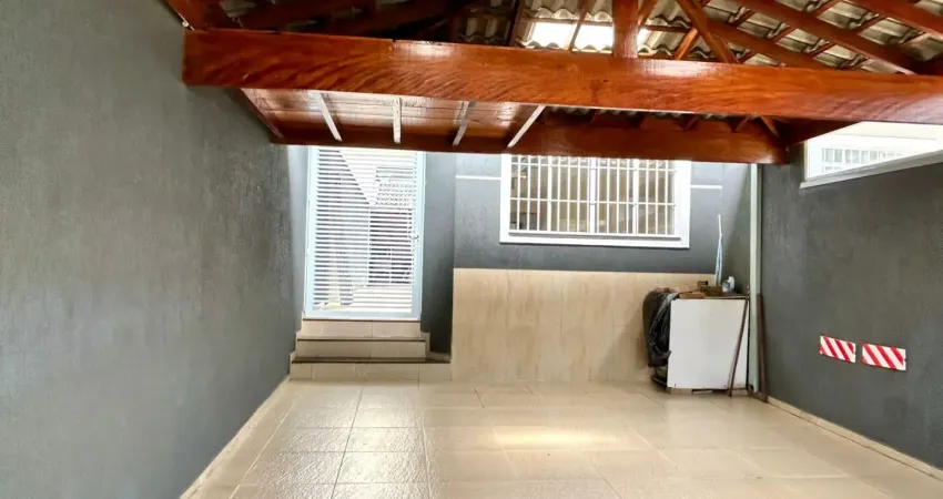 Aluga-se sobrado 3 dormitórios sendo 2 suítes no santa clara