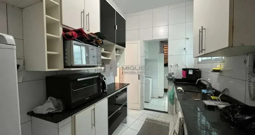 Apartamento a venda junto a saens pena (tijuca), 2 quartos com dependência e vaga