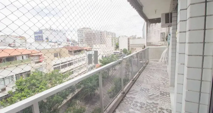 Vendo apartamento na rua Dr. Satamini. Varanda 4 quartos.