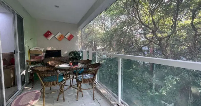 Apartamento à venda varanda, sala, 2 quartos e 1 vaga de garagem na Tijuca! Rua Araújo Pena!