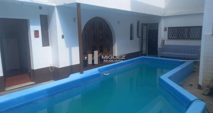 Casa a venda na Rua Itabaiana, Grajaú,  5 quartos, sendo 1 suíte, piscina, 2 vagas de garagem, 898 mil- Rio de Janeiro