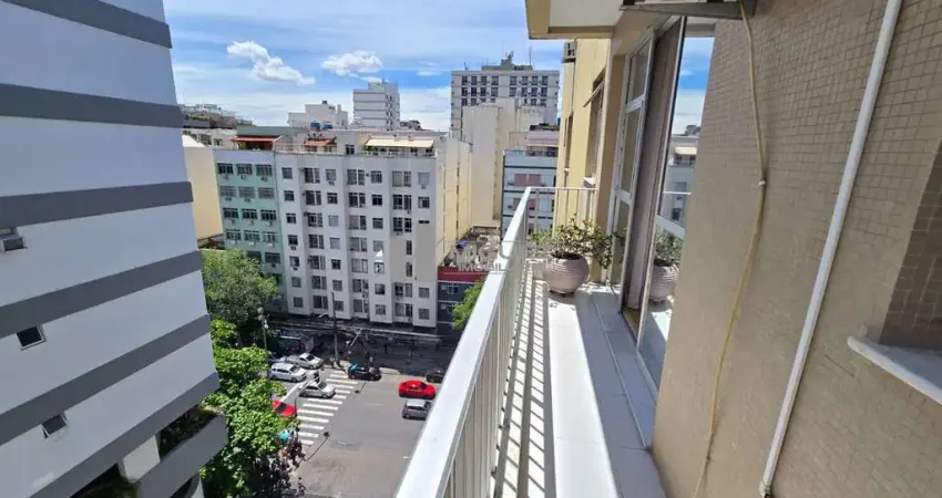 Apartamento todo modernizado a venda na rua haddock lobo, uma quadra do metrô afonso pena! varanda, salão, 2 quartos sendo 1 suíte, cozinha ampla dependências completa, 1 vaga de garagem