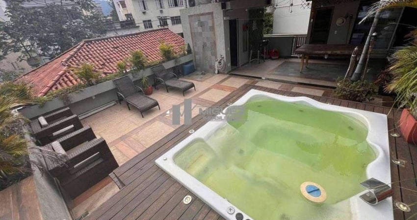 Sensacional casa de vila à venda na Tijuca! Localizada na Travessa Acis Castilho