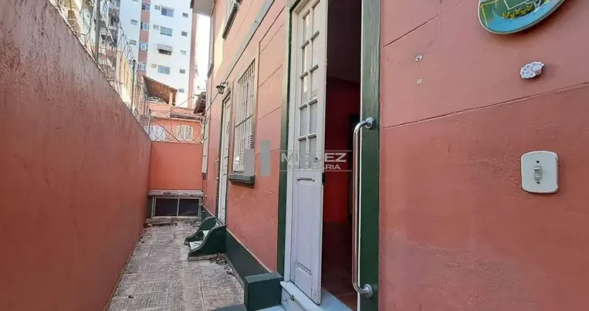 A VENDA CASA DUPLEX, 4 QUARTOS, EM VILA ISABEL, JUNTO AO POLO GASTRONOMICO.