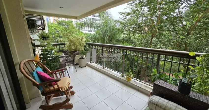 Rua visconde de cabo frio, tijuca, área nobre. apartamento à venda, a 150 metros do metrô. com 100 m², dispõe de varanda, sala em 2 ambientes, 3 quartos sendo 1 suíte, closet, 1 vaga na escritura. con