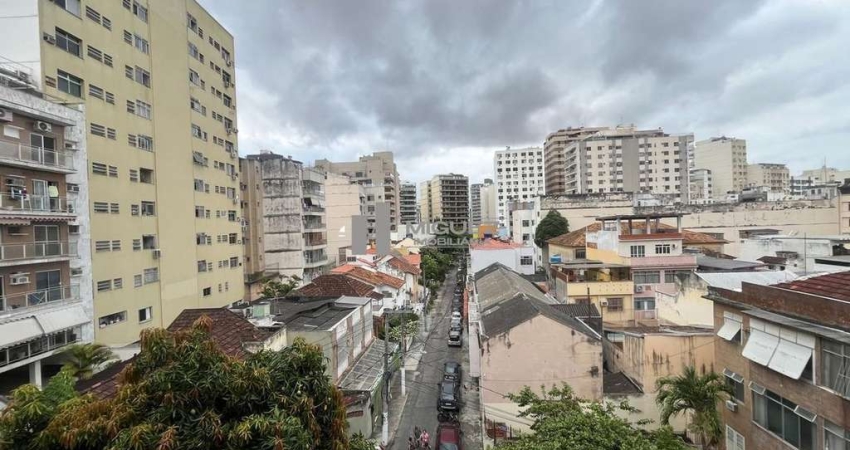 Apartamento a venda na rua João da Mata com 3 quartos e vaga em rua com cancela e muito cobiçada