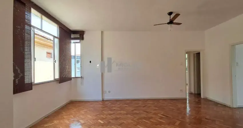 A venda apartamento na rua Citiso, junto a praça Del Vecchio, 2 quartos, suíte.