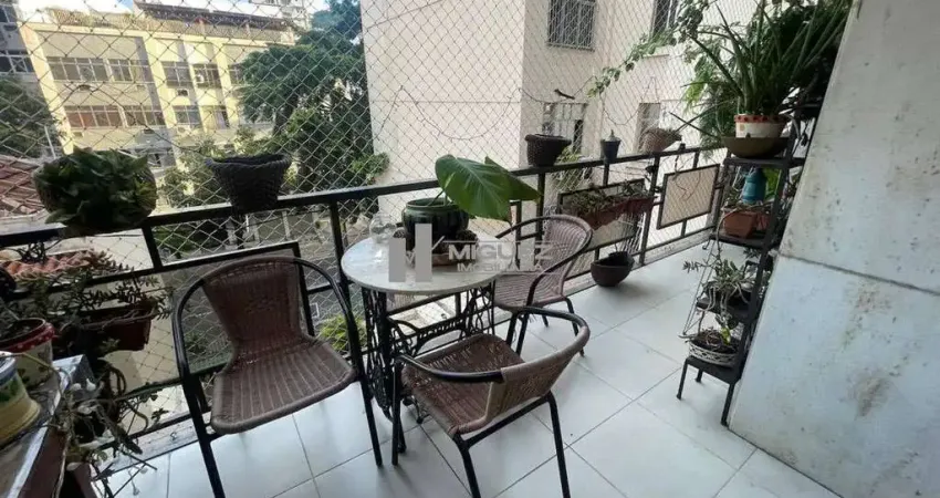 Aconchegante apartamento à venda na Tijuca! Varanda, 4 quartos! Aproximadamente 140m²! Rua Doutor Satamini!