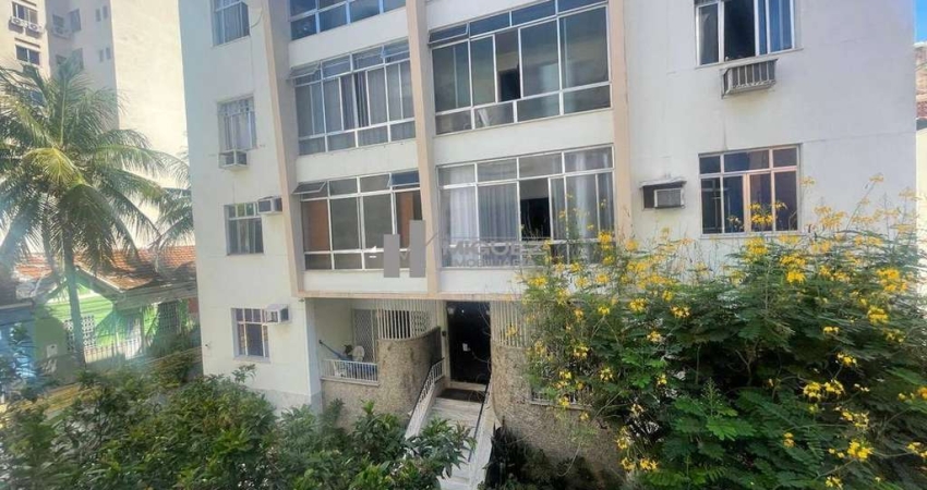 Apartamento sala, 3 quartos suíte e vaga à venda Tijuca! Debruçado na Praça Xavier de Brito e apenas 600 metros do metrô Uruguai! Localização bucólica, Rua Radmaker, são 160m² de puro conforto!