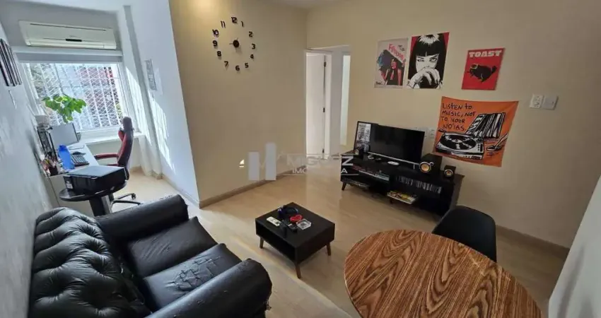 APARTAMENTO A VENDA RUA IZIDRO DE FIGUEIREDO - SALA, 2 QUARTOS, 1 BANHEIRO SOCIAL, COZINHA, DEPENDÊNCIAS COMPLETAS (QUARTO, BANHEIRO E ÁREA DE SERVIÇO) 1 VAGA NA ESCRITURA - 60M²