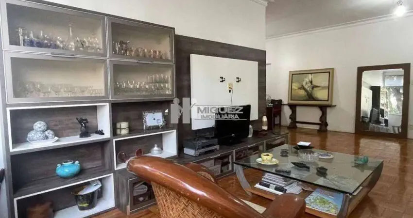 Apartamento à venda ( salão, 3 quartos) na Tijuca! Excelente imóvel, são aproximadamente 140m²!  Debruçado na Praça Xavier de Brito! Verdadeira sensação de casa!