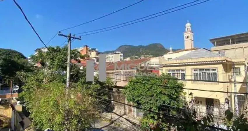 Casa a venda na Rua Domicio da Gama - Tijuca -com 3 quartos - 3 Vagas de garagem