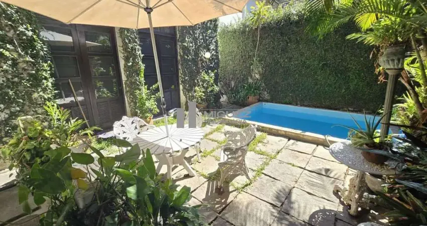 Casa triplex a venda rua professor valadares (grajaú) - área externa com piscina, churrasqueira, 3 salas, 4 quartos sendo 2 suítes,  escritótio, 2 banheiros sociais, copa cozinha, dependências (quarto