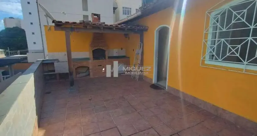 Apartamento tipo casa à venda, bairro tijuca 3 quartos, proximo praça e ao metrô da afonso pena com 1 vaga de garagem