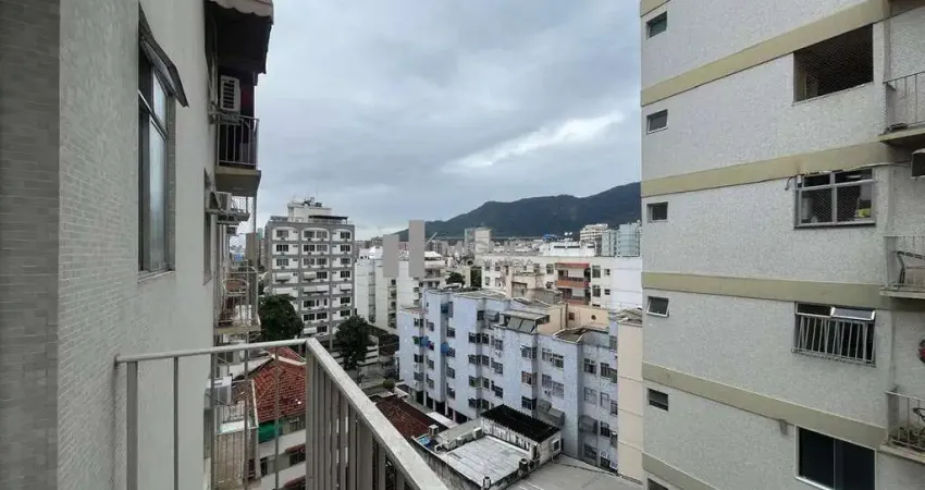 A Venda apartamento no Grajau, rua Jose Vicente, 2 quartos, varada e dependência completa, vaga demarcada em escritura