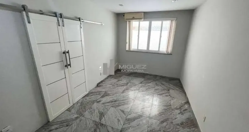 Apartamento ( sala, 3 quartos suíte e vaga) à venda na Rua Adolfo Mota- Tijuca!  Apenas 290 metros do Shopping Tijuca e 400 metros do metrô da Praça Saens Pena!