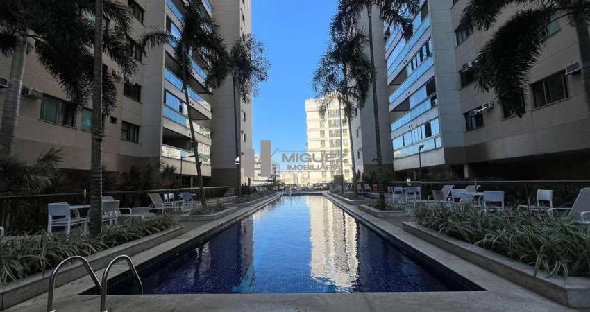 Vendo Tijuca, varandão com sala e 3 quartos sendo um suíte em prédio com infraestrutura completa
