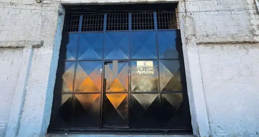 Aluga-se Galpão, 261m², São Cristovão, Rua Bela