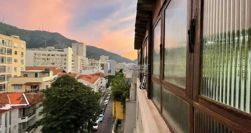 Cobertura à venda com 4 quartos, 1 suite, 1 vaga, junto ao shopping tijuca, metrô saens pena, tijuca - rio de janeiro