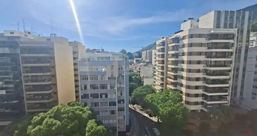 Belíssima cobertura à venda com 2 quartos e uma vista espetacular na Rua Uruguai, no bairro da Tijuca