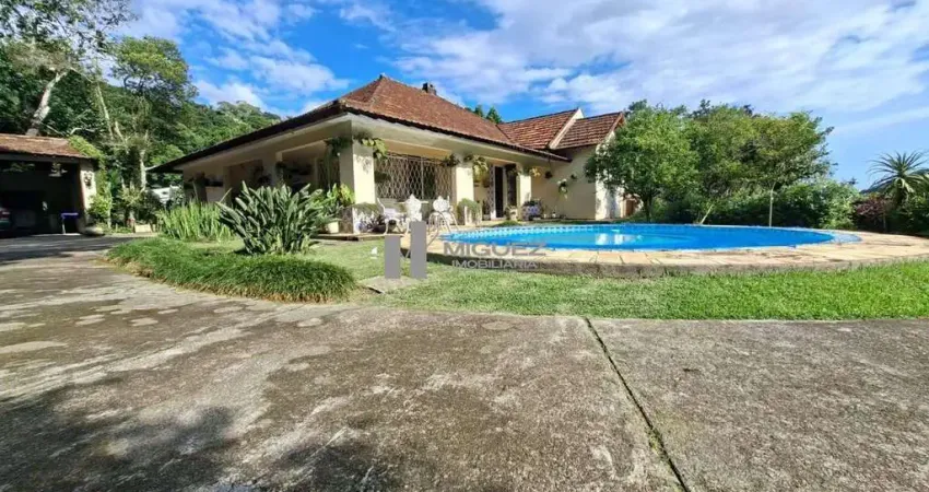 Casa paradisíaca à venda com 5 quartos em meio a Floresta da Tijuca - Bairro do Itanhangá