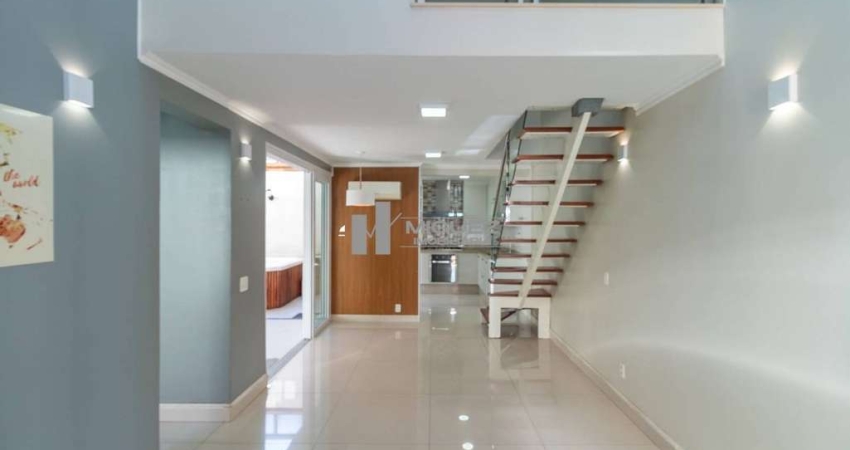 Oportunidade na Tijuca! Casa de vila totalmente reformada com 3 quartos, área gourmet, hidromassagem e 1 vaga – a 700m do metrô Saens Peña!