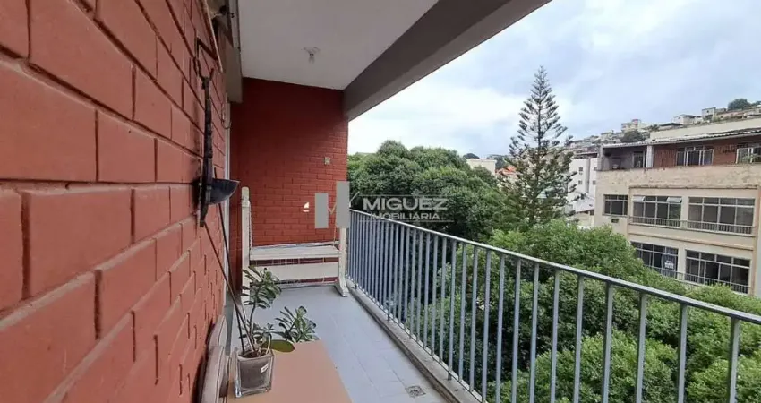 Apartamento a venda de varanda, dois quartos, com vaga na escritura, junto a estação metrô estácio