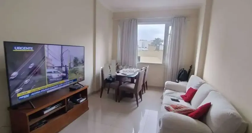 Apartamento a venda da Av. Paula Souza, com 2 quartos, sala, cozinha, banheiro social, área de serviço com dependência e vista para o Maracanã