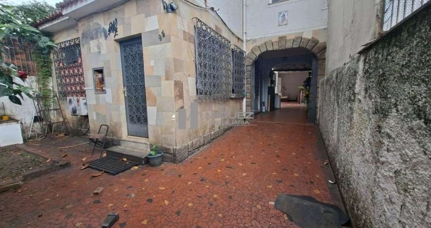 Casa a venda na Rua Vicente Licínio, contendo 4 quartos, Jardim de inverno, churrasqueira, vaga para 5 carros