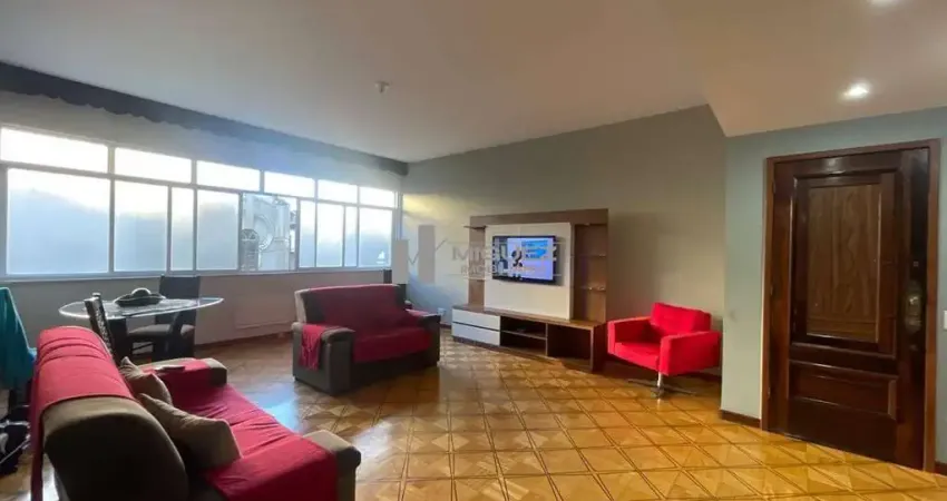 Apartamento à venda na Tijuca! Sensação de casa!! São aproximadamente 150m² de puro conforto na Rua Carmela Dutra, Salão em 4 ambientes, 4 quartos, sendo 1 suíte com closet, copa cozinha com armários 