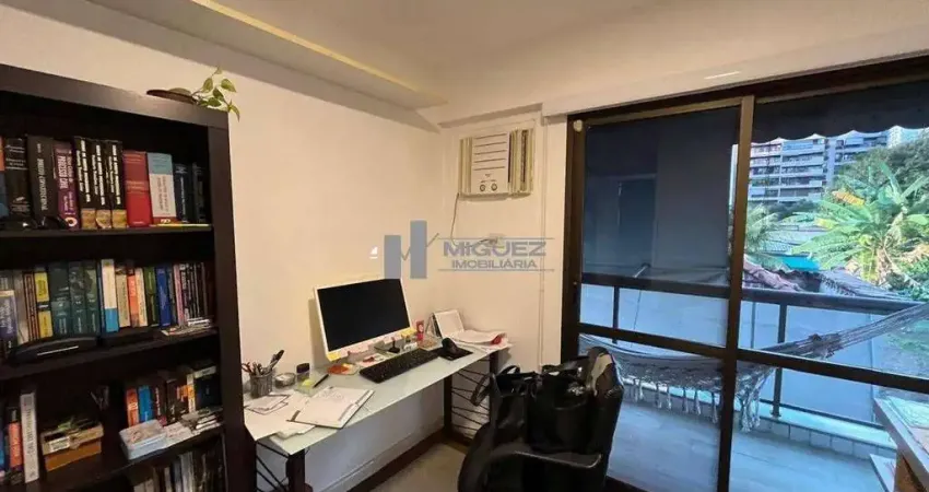 Tijuca, Apartamento à venda, varandão, 02 quartos, suíte, garagem, espacoso! Em área nobre, colado Metrô e praça cobiçada !