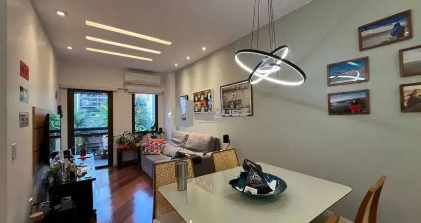 Apartamento à venda 02 quartos,  1 suíte, garagem e varandão.!  Tijuca área nobre colada à Praça Afonso Pena, ideal para investir Airbnb ou morar com riqueza !