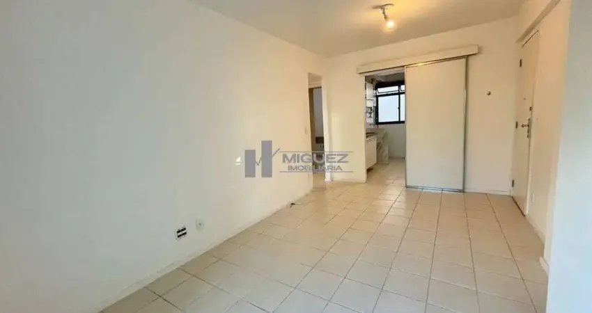 Tijuca, Apartamento à venda, varandão, 02 quartos, suíte, garagem, espaçoso! Em área nobre, colado Metrô e praça cobiçada !