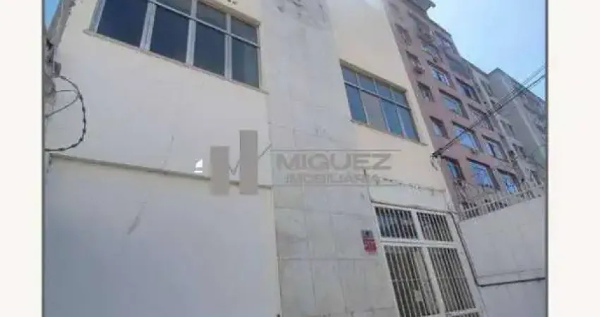 Prédio Comercial e terreno à venda na Rua São Francisco Xavier. Em frente ao Colégio Militar.  Excelente oportunidade para novos empreendimentos.
