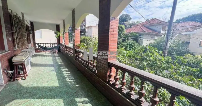 Tijuca, rua nobre, junto uruguai e metrô, com 06 quartos, 06 vagas, mansão! serve comércio ou excelente residência.