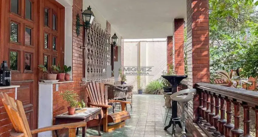 Tijuca, rua nobre, Casa a venda, com 06 quartos, próximo metrô, piscina, terraço, garagem! Única! Serve escola, clínica..!