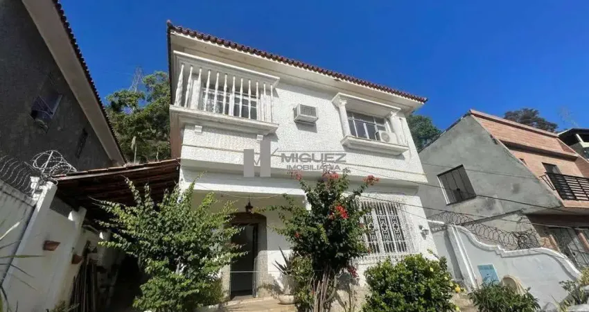 Casa à venda, 04 quartos, Tijuca, junto Praça Xavier de Brito, custo benefício sem igual.