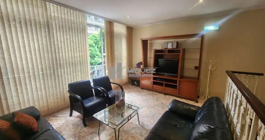 Belíssimo apartamento tipo casa duplex à venda na rua deputado soares filho, tijuca, com 3 quartos sendo 2 suítes, sacada, 2 salas, cozinha, 4 banheiros e área gourmet com piscina.